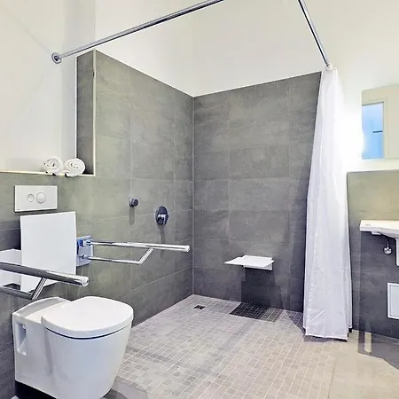 Anna Duene Anna Duene 0-05 4*